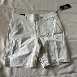 Under Armour NWT Khaki Golf ⛳️ Shorts- 34"