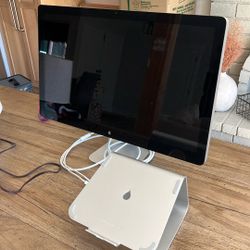 Apple 27” Thunderbolt Screen W/laptop Stand
