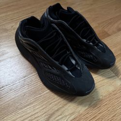 Adidas Yeezy 700 V3 Dark Glow Size 9.5 Men