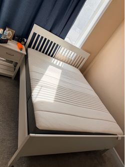 Bed queen size ikea