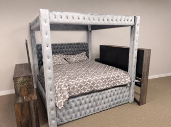 GREY UPHOLSTERED CANOPY BED 🩶🛏️🩶