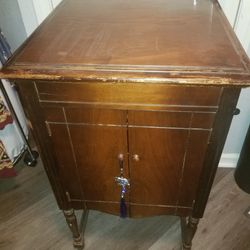 Antique Hand Crank Phonograph
