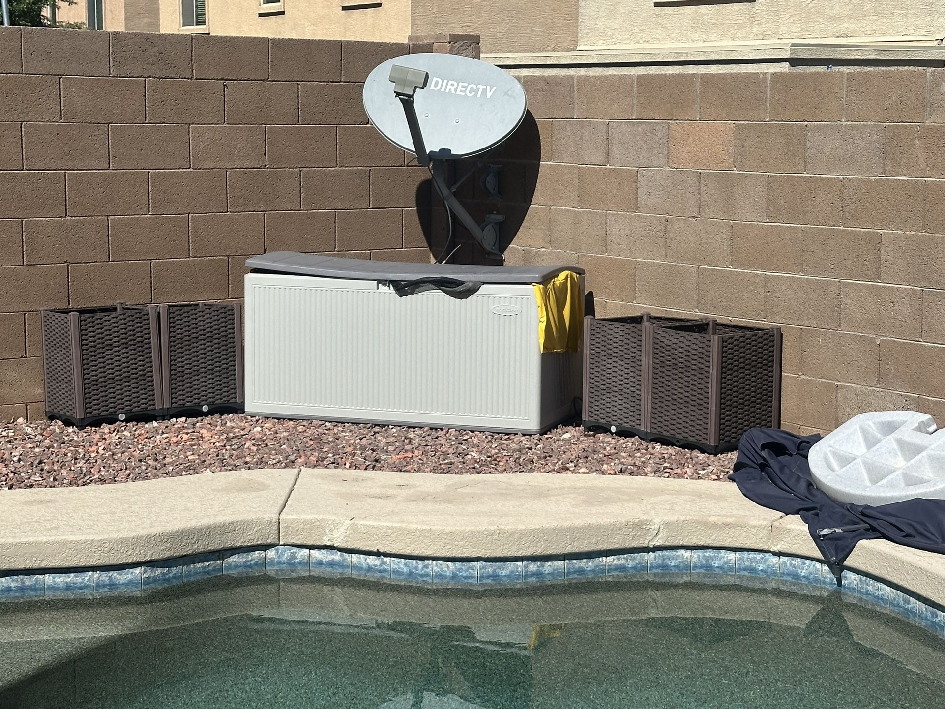 Pool Bin And Potters