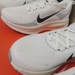 Nike Vomero 18 Men Size 10 & 10.5