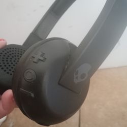 Skull Candies Bluetooth Headphones Pick Up Only