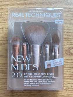 Real Techniques Limited Edition New Nudes 2.0 On-The-Glow Mini Brush Set + Mirrored Compact
