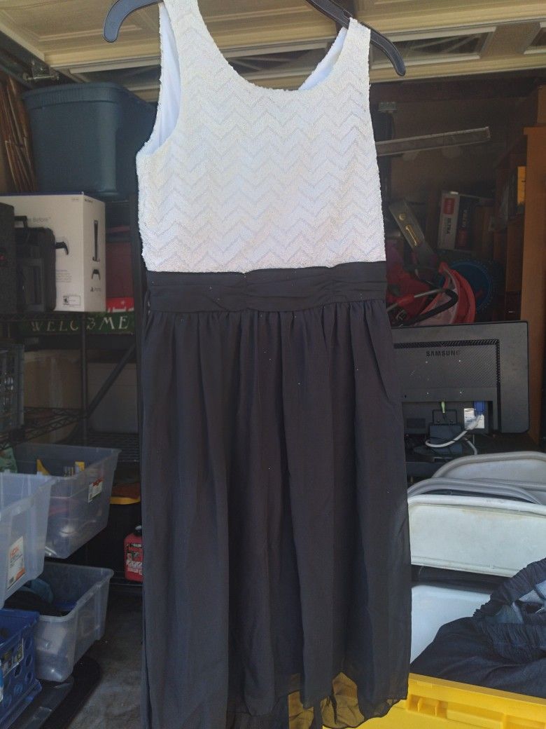 Black And White Knee Length Dress Size 14