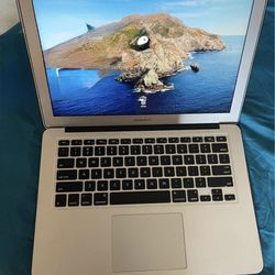 Macbook air13,3” 8 GB 128 capacity used very good condition 