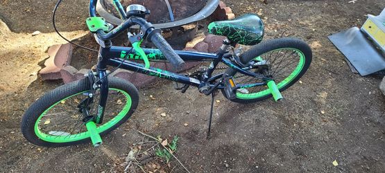 AVIGO FREE STYLE BIKE WITH PEGS