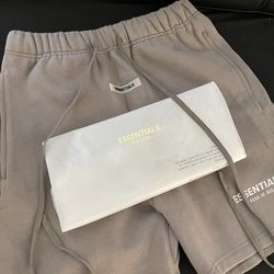 ✨New Fear Of God Essentials Shorts (Small)