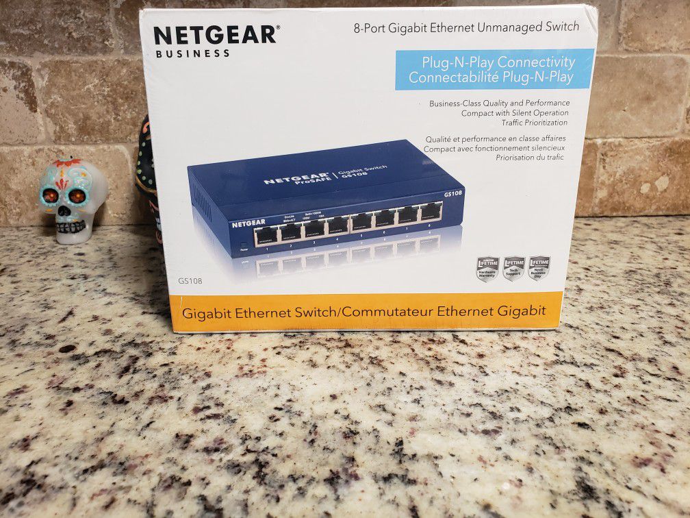 NETGEAR - 8-Port Gigabit Ethernet Unmanaged Switch (GS108)