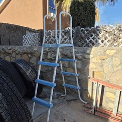 Pool ladder