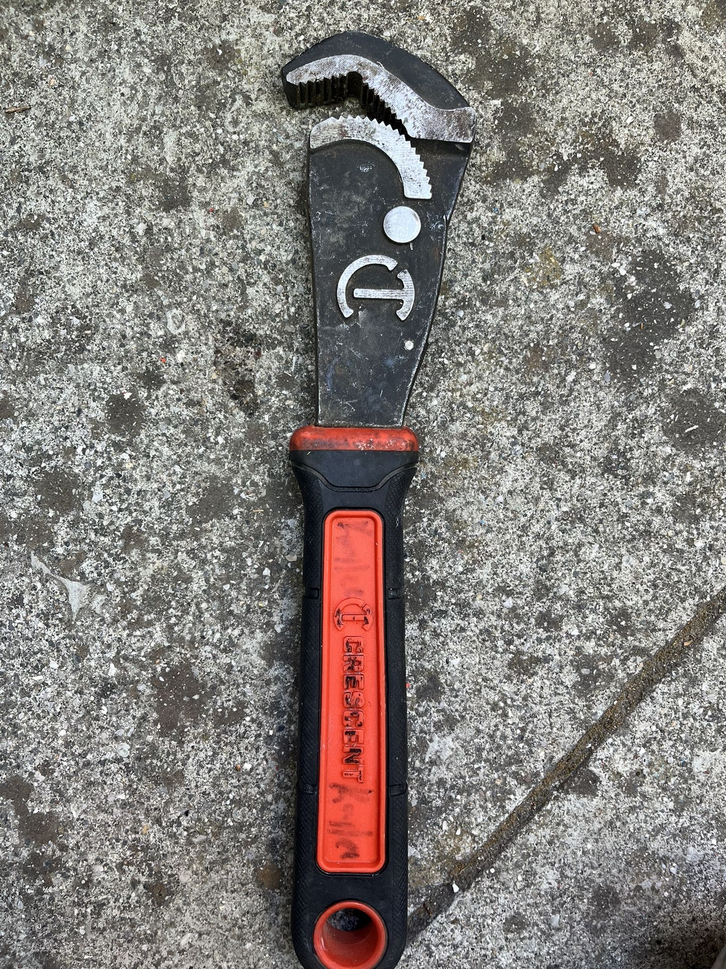 12 Inch Self Adjusting Pip Wrench