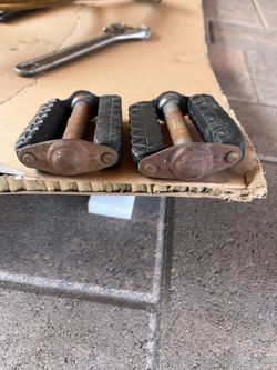 Schwinn stingray 65 pedals