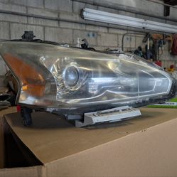 Nissan Altima right side headlight 2013 2014 2015