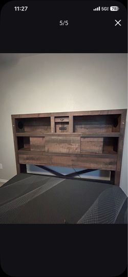 Queen size brown bed