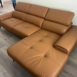 New Luxury Leather Sectional Couch / Free Delivery 