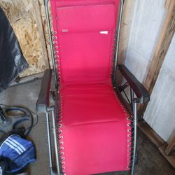 Estoy Vendiendo Una Silla Para Playa O Jardín Muy Bien Nuevo Pido $80 Obo 