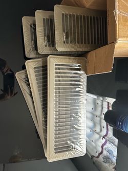 rejillas de ventilación de piso de acero en color marrón (registros HVAC)