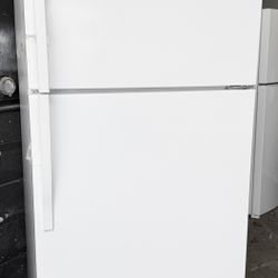 NEW 33” Refrigerator 20.5cu.ft. 