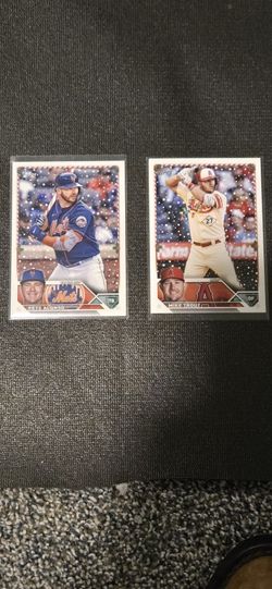 (Qty:2) 2023 Topps Holiday - Mike Trout+Pete Alonso Photo Variation Sp Cards