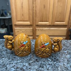 Vintage South Dakota Souvenir Pair Of Salt And Pepper Shakers. Preowned