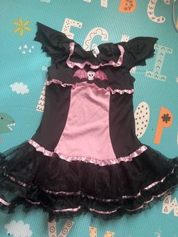 Vamperina costume 8-10 don’t come with the ears