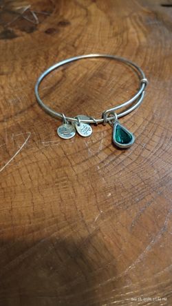 Alex and Ani Silver-Tone Adjustable Wire Bangle Bracelet Green Teardrop Crystal