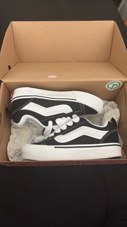 vans knu skul