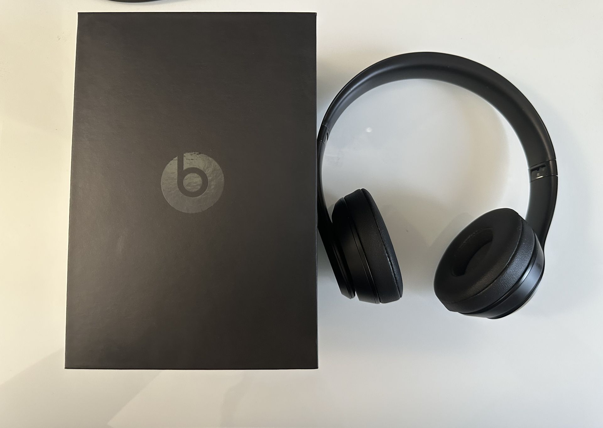 Beats Wireless Headphones- Like New