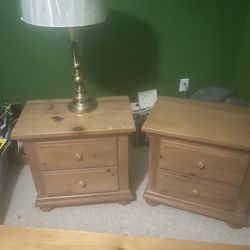 2 nightstands