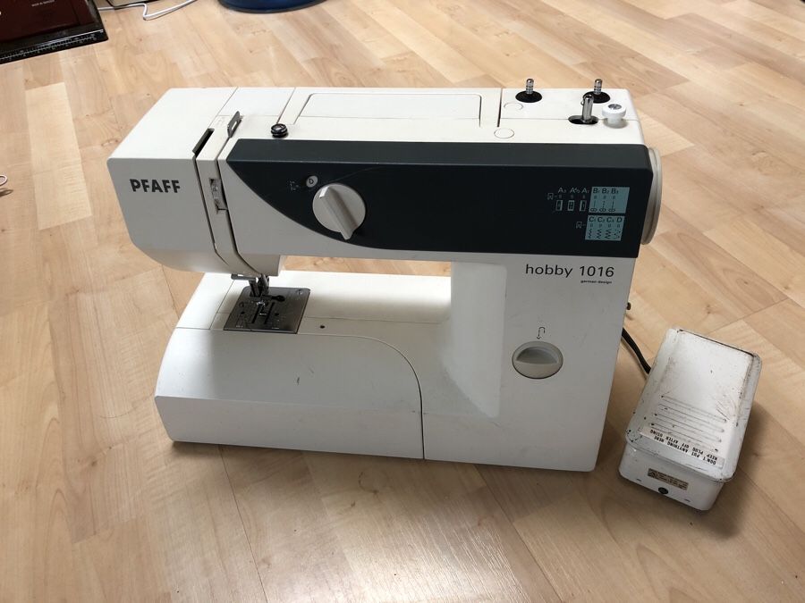 Pfaff Hobby 1016 Sewing Machine