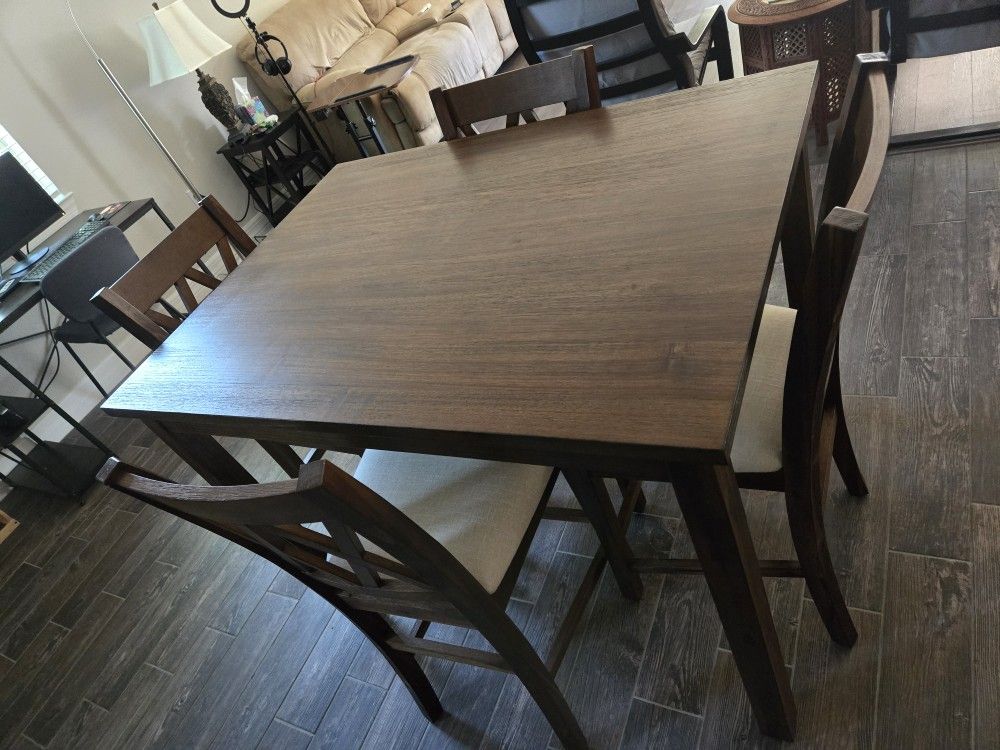 Wooden dining table + 4 Chairs