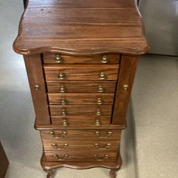 Jewelry chest