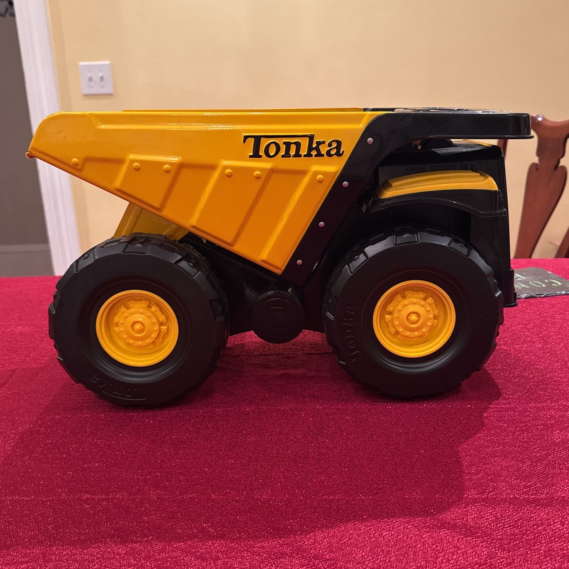 Tonka | Dump Truck