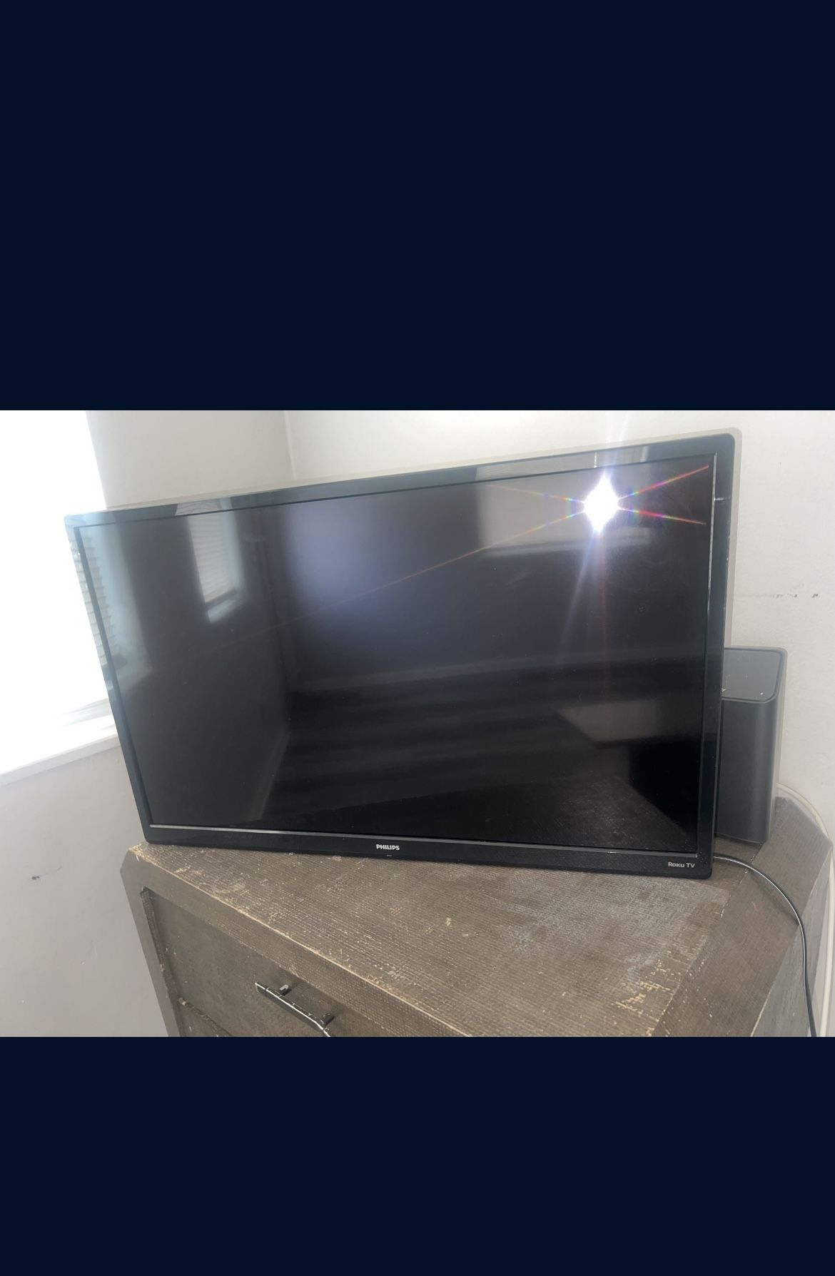 Smart TV With Remote And TV Mount 