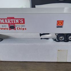 ERTL 1991 Mack Cab w/ Trailer Martin’s Potato Chips Die-Cast 1:64 – Rare Promo