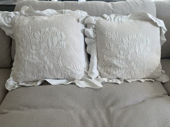 Anthropologie-White Ruffle Throw Pillows — Set of 2