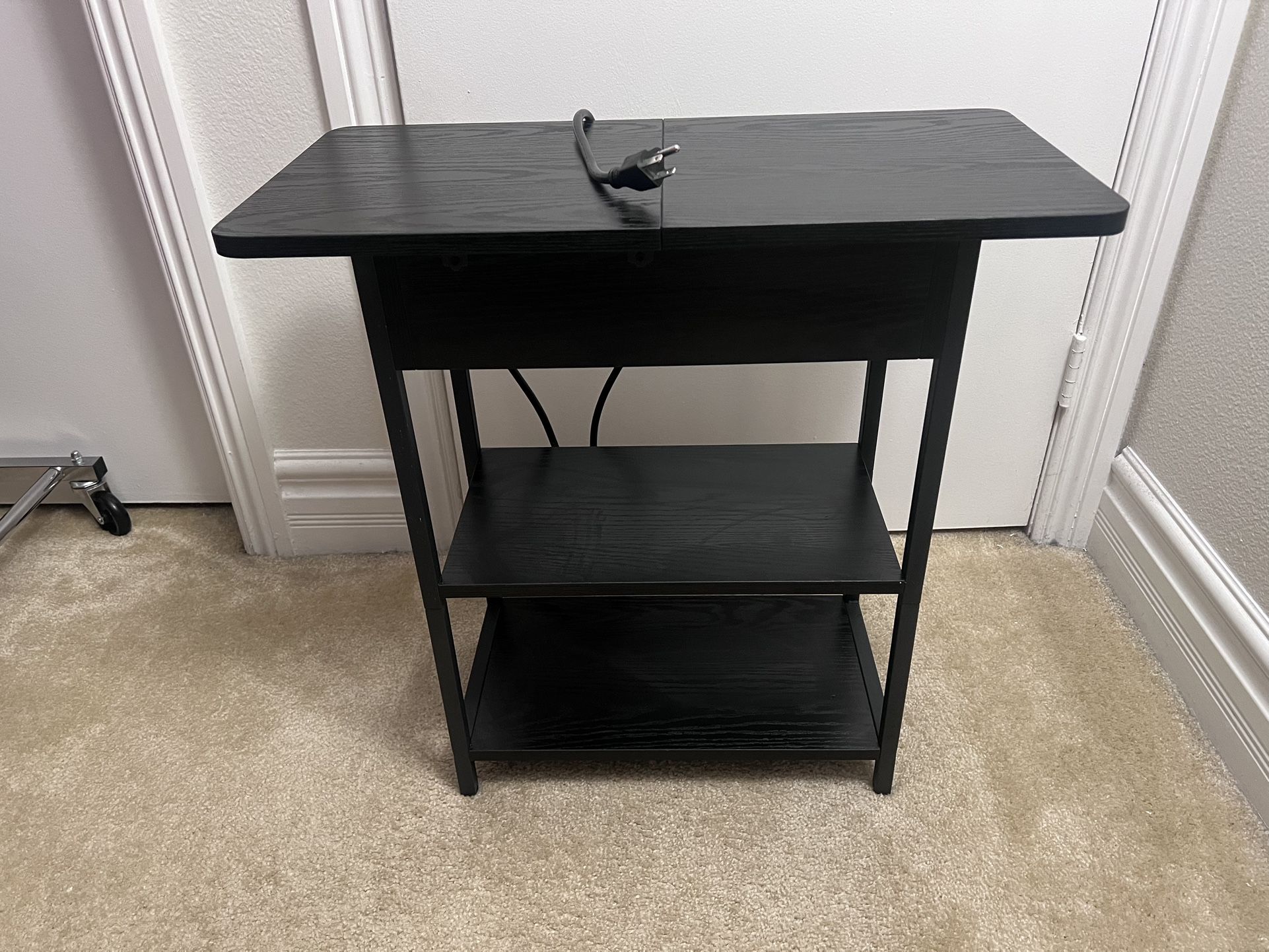 Black Wood End Table With Charging Ports