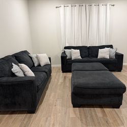 2 couches and 2 Ottomans