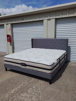 King 👑 size bed frame with mattress