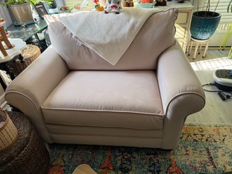 Bassett Alexander Chair and a Half Pastel Pink