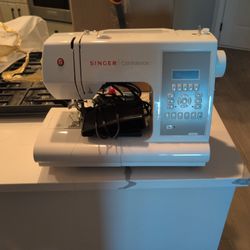 Singer Sewing Machine 