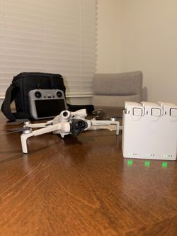 DJI Mini 4 Pro Fly More Combo