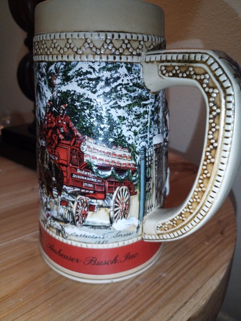 Collector's Series 1987 Budweiser Mug. Excellent Condition.