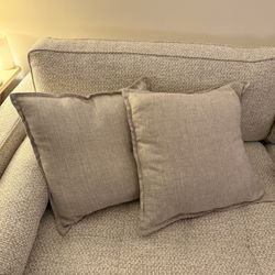 Beige/Cream pair of pillows 