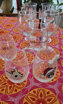 Wine Glasses, 1 red wine aerator &  1 white aerator