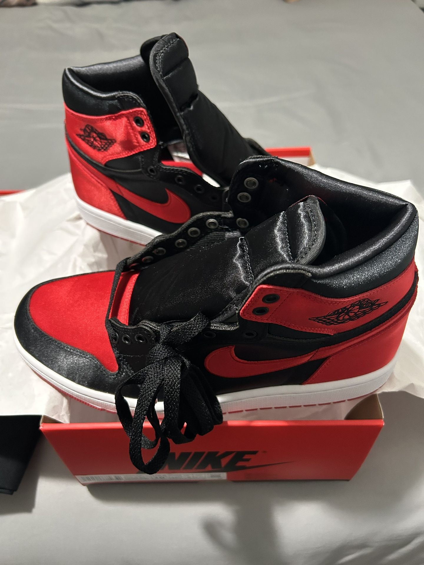 Jordan 1 Satin Bred