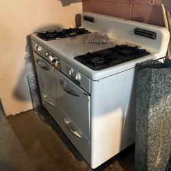 Grand Robertshaw/ Wedgewood Gas Stove 