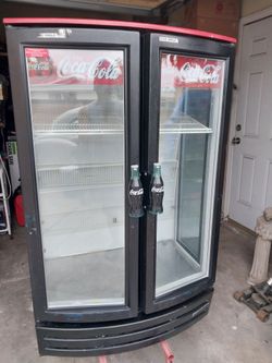 FRIDGE DOUBLE DORR COMERCIAL PLEASE CHECK PICTURES FOR MEASUREMENTS HAS 3 RACKS